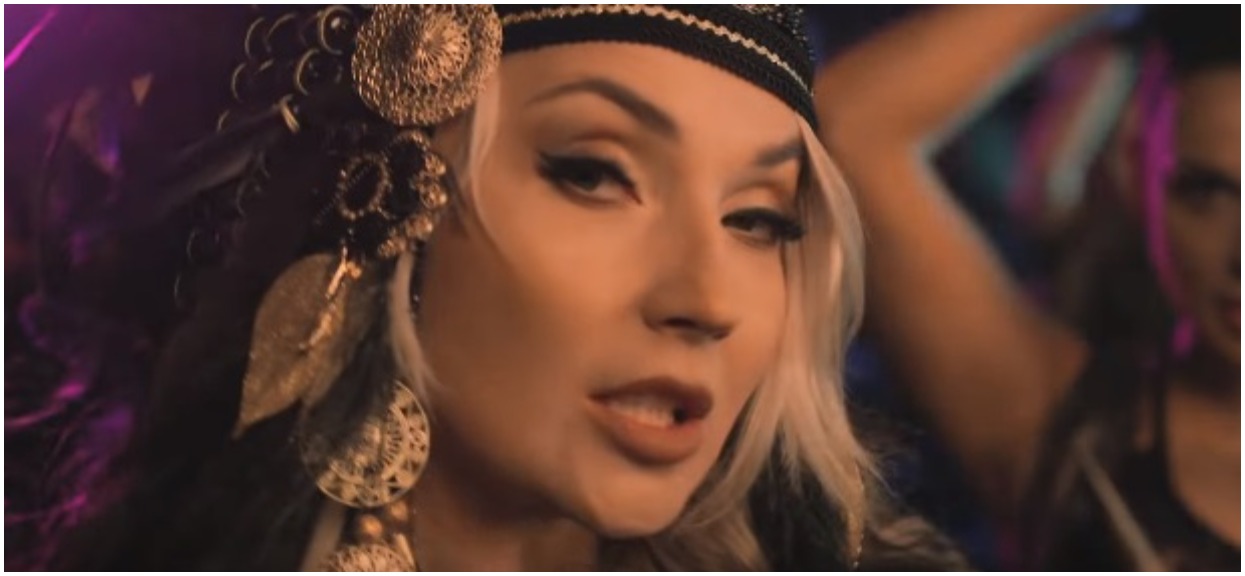 Spotyka się z facetem od gracza