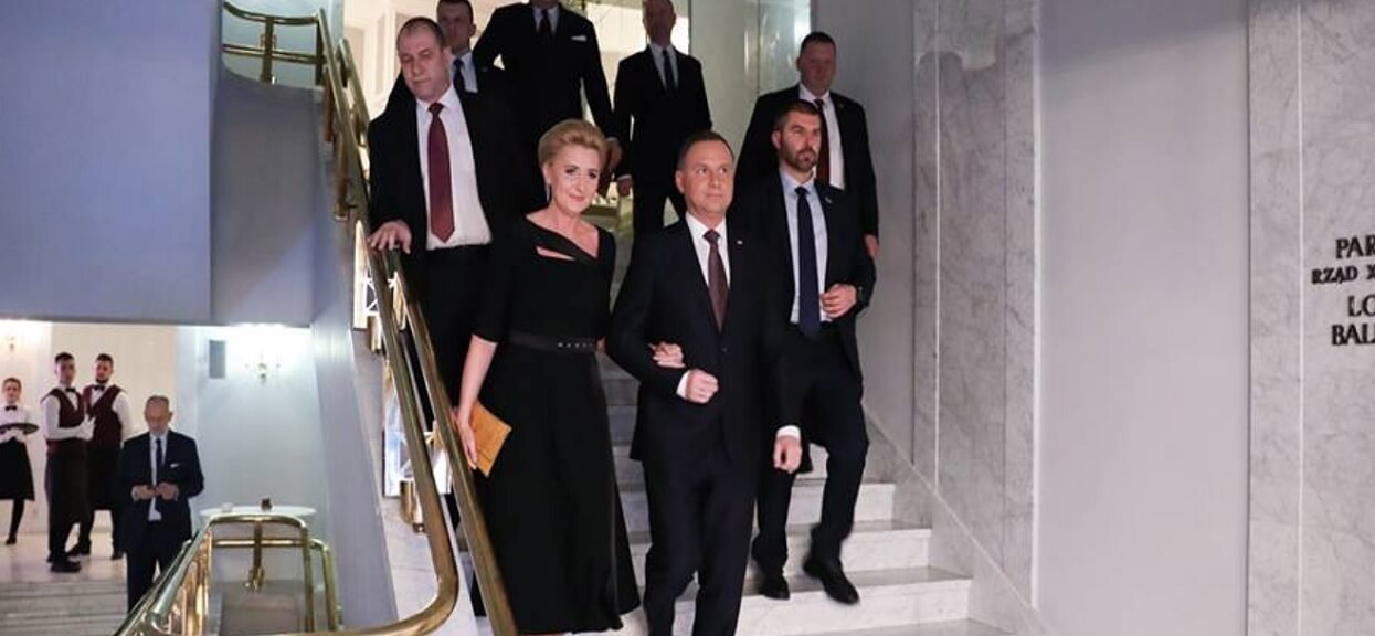 Stylizacja Agaty Dudy rozłożyła na łopatki Polaków. Nie możemy wstać