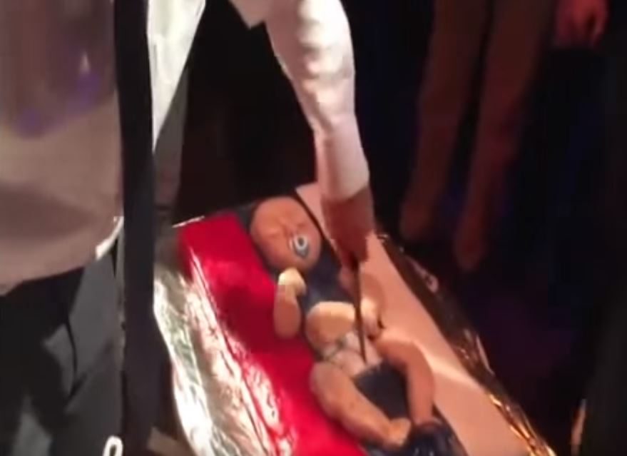 Chory bal Ukraińców. Danie mięsne "Rzeź wołyńska", tort z porąbanym noworodkiem (video)