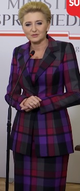Agata Duda zapomniała spojrzeć w lustro? Taki strój przystoi pierwszej damie?