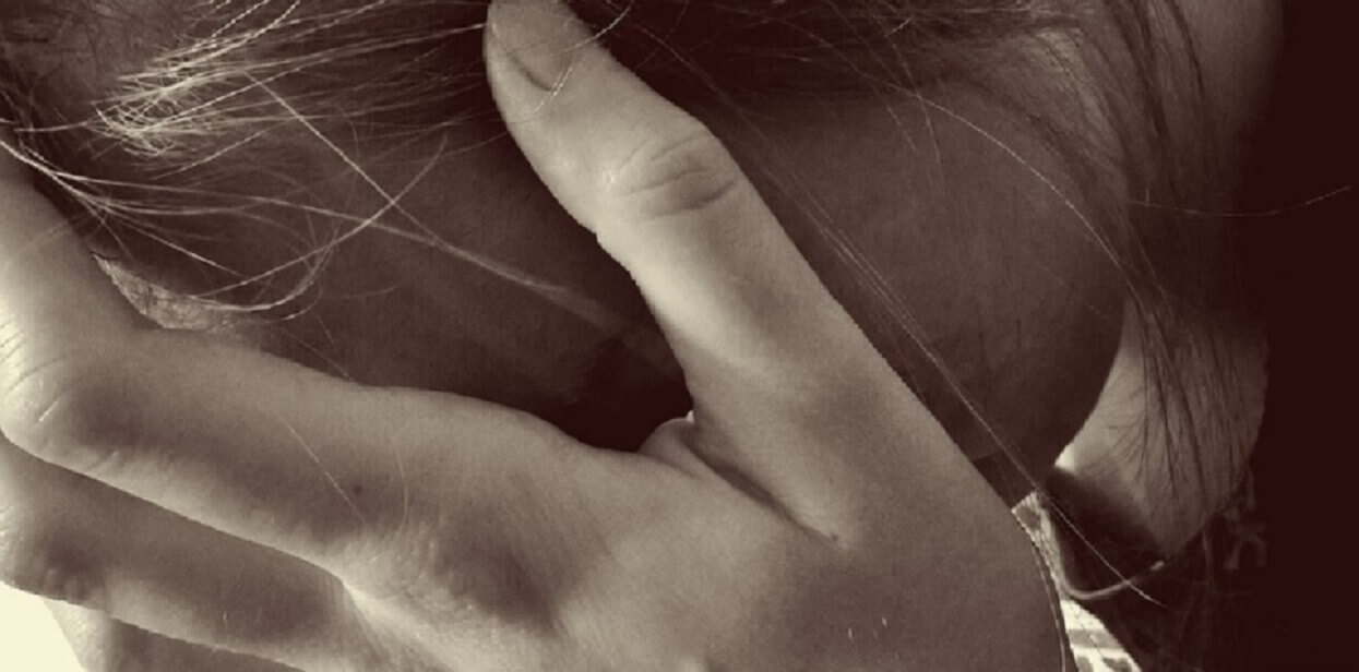 Przepiękna polska studentka wrzuciła dziecko do pieca, spłonęło żywcem. Potem kochała się tam z chłopakiem