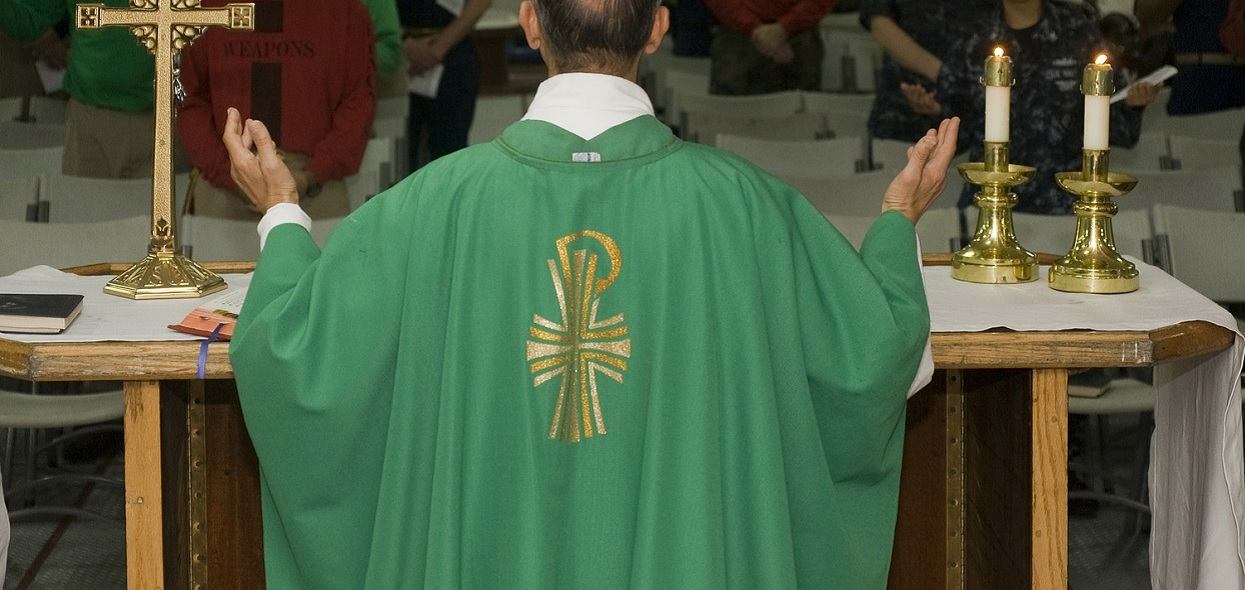 Ksiądz Łukasz nagrywał nagie dzieci kamerą szpiegowską