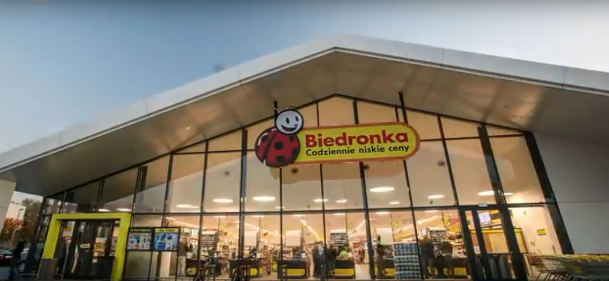 Służby biją na alarm! Niebezpieczna bakteria w kolejnym produkcie Biedronki