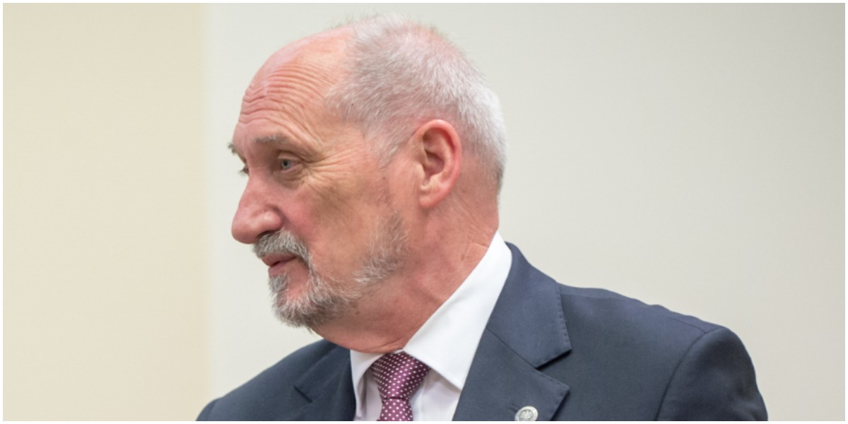 Co wiemy o życiu rodzinnym byłego szefa MON-u? Antoni Macierewicz chroni prywatności