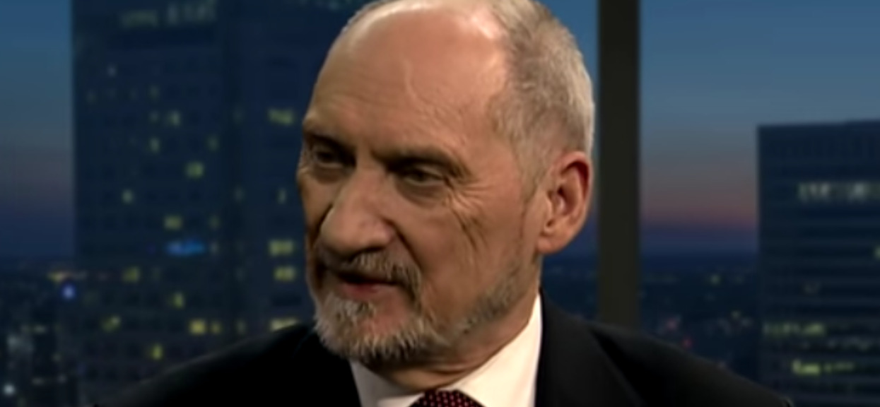Macierewicz o Smoleńsku: To była eksplozja. Nigdy o tym Polakom nie wolno zapomnieć