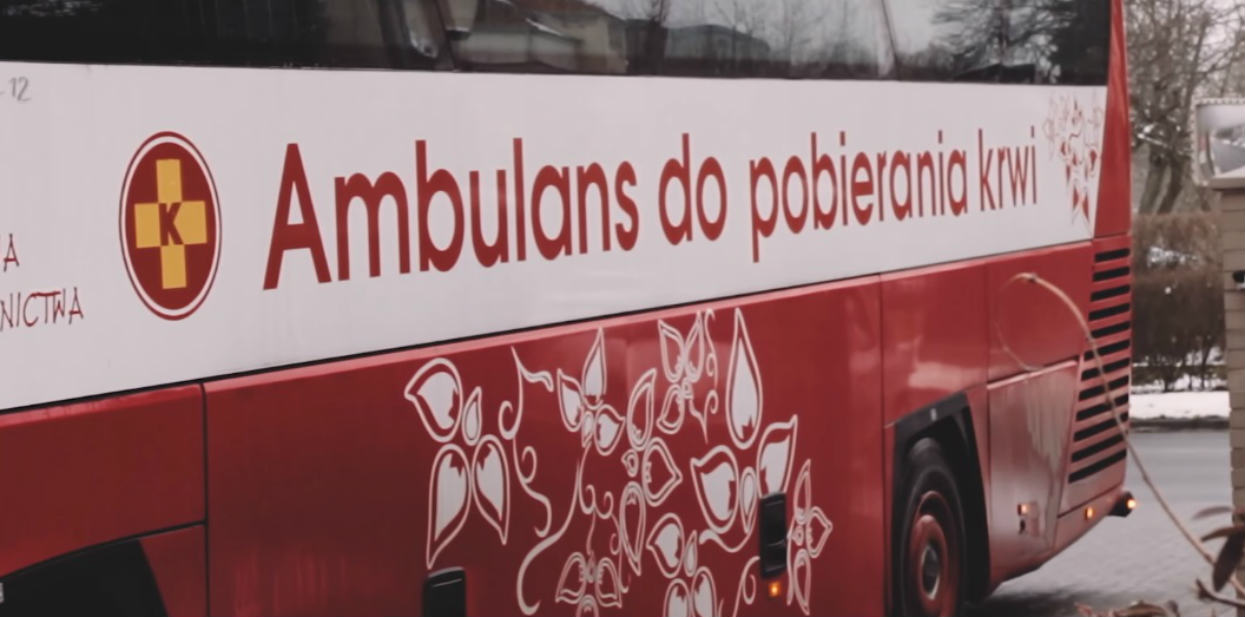 Pracownicy Centrum Krwiodawstwa zrobili sobie z karetki taksówkę. Doszło do wielu absurdów
