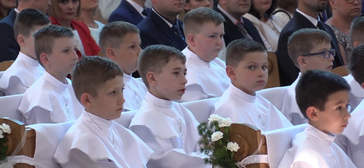 W co się ubrać na komunię? Strój dla chłopca, dziewczynki i rodziców