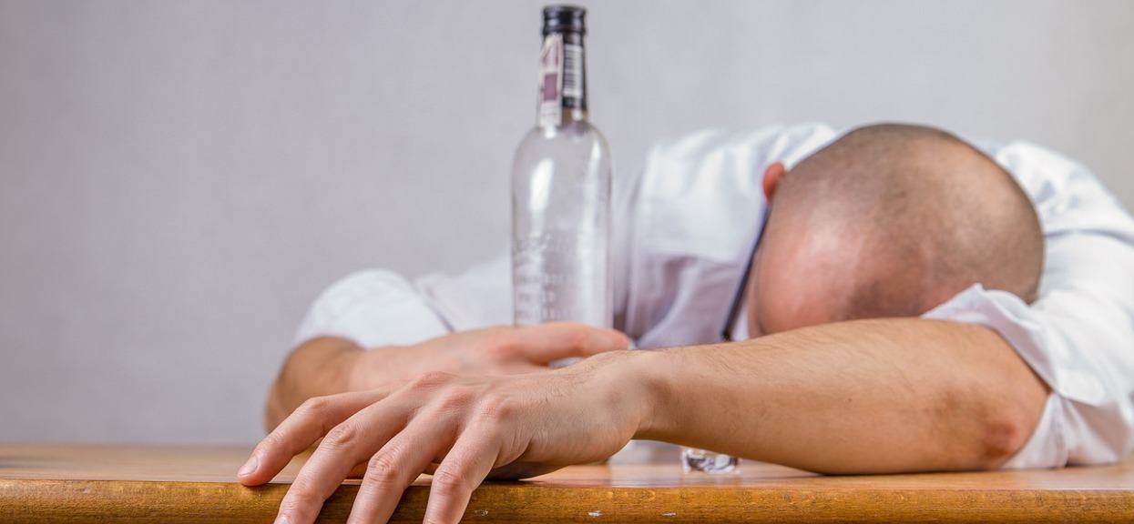 Jak pomóc ojcu alkoholikowi? Czy warto tracić czas?