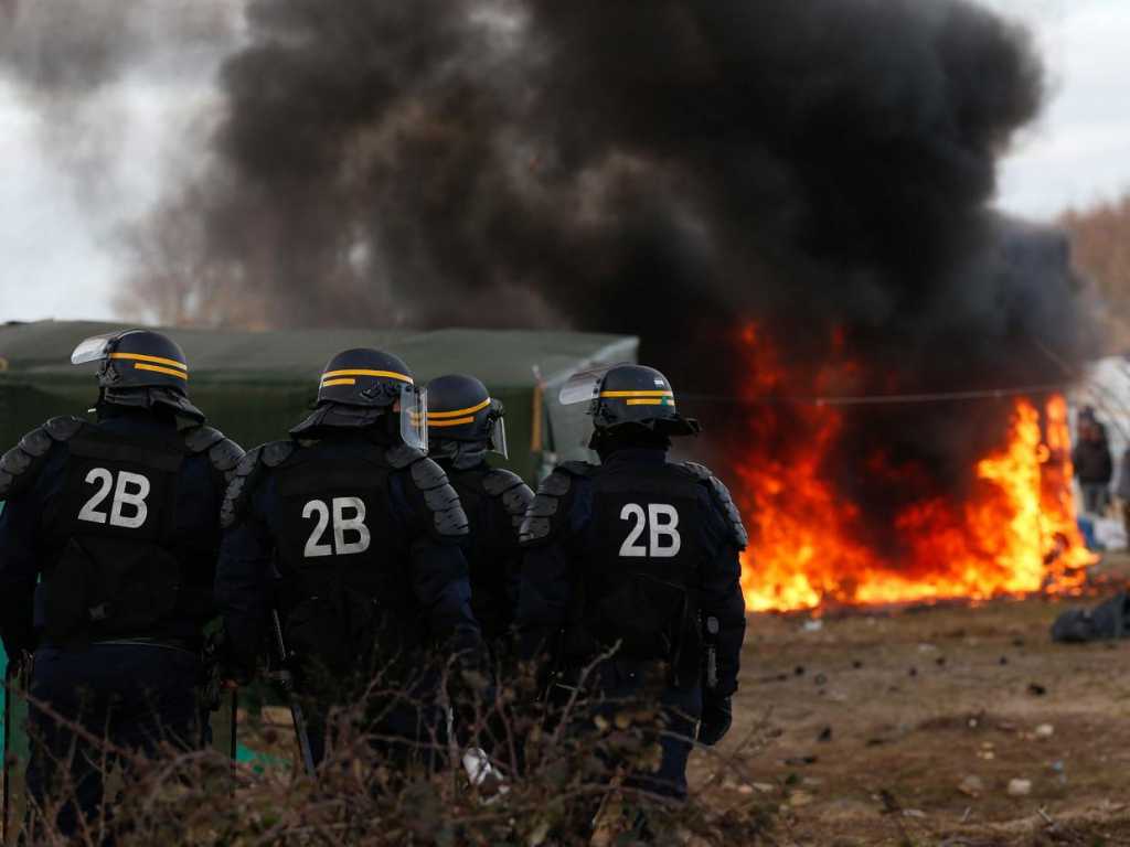 Francja: Władze Calais przyznają, że straciły kontrolę nad sytuacją