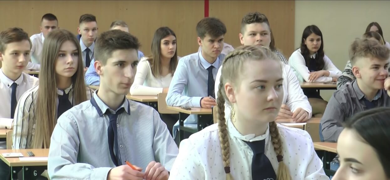 O której godzinie zaczyna się egzamin ósmoklasisty? Nastaw budzik