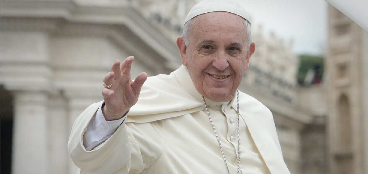 Papież Franciszek nagle padł na kolana. Historia dzieje się na naszych oczach