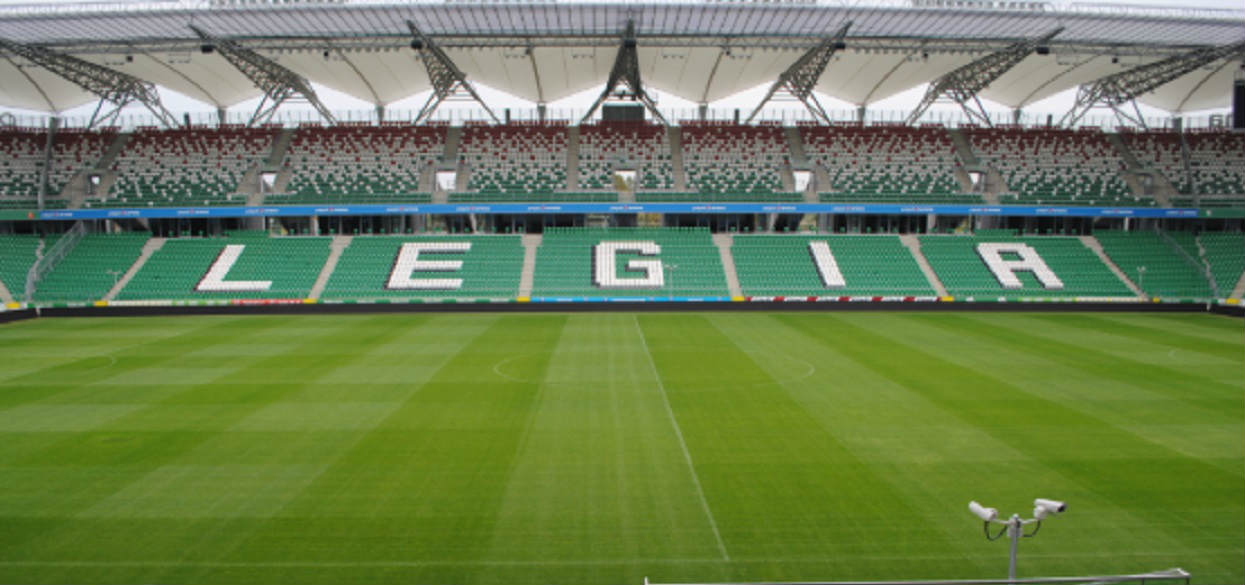 Legia Warszawa wraca do gry! Mistrzowie Polski wykorzystali wpadkę Lechii