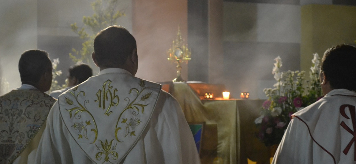 Wierni nie mogli uwierzyć. Ksiądz nazwał ich "swołoczą", potem wygnał z kościoła