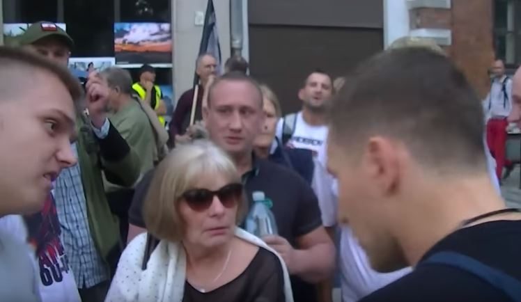 Awantura pod ukraińską ambasadą. "Ty k*rwo p*erdolona, spiszcie frajera!" (video)