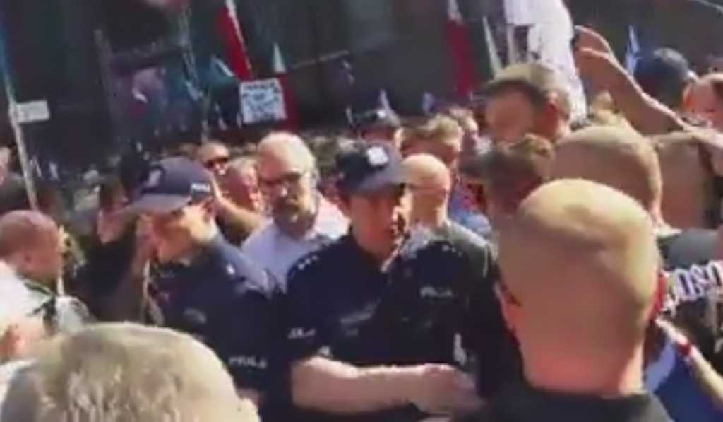 Kijowski niemal zlinczowany na pogrzebie Inki. Tłum na jego widok wpadł w furię (video)