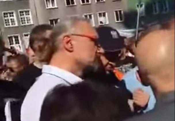 Totalnie sprzeczne relacje z incydentu podczas pogrzebu "Inki", oto one