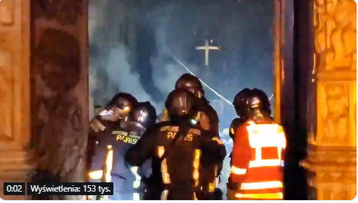 Strażacy weszli do katedry Notre Dame. Krzyż dalej stoi, niesamowite zdjęcia z wnętrza