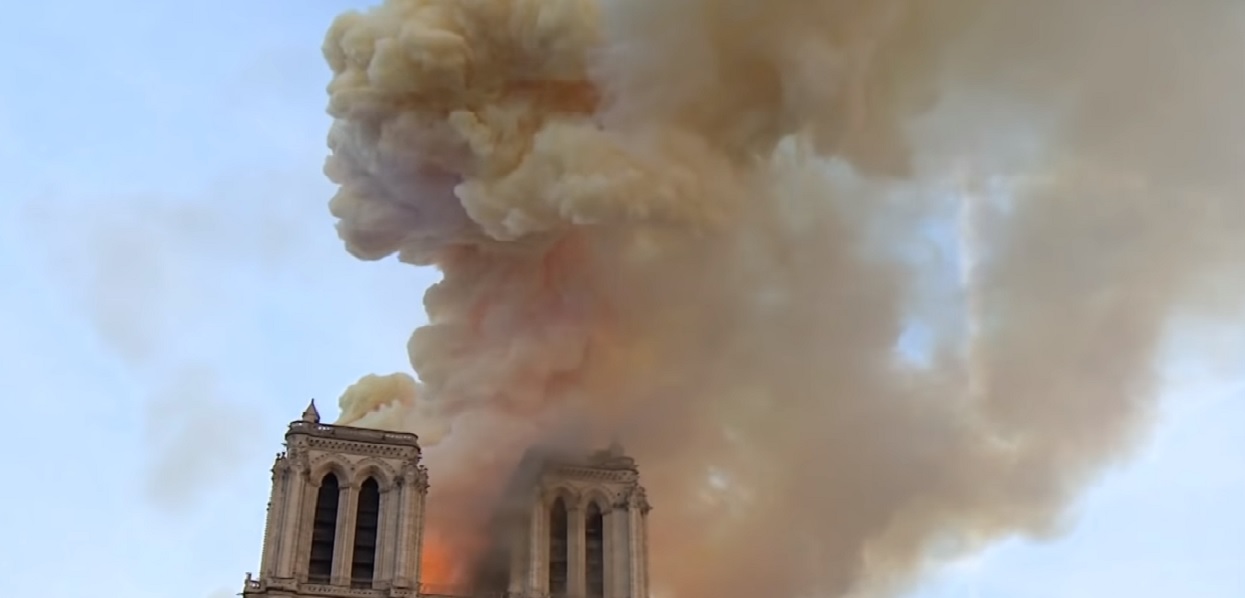 Historyk sztuki porównał pożar Notre Dame do World Trade Centre. "Apokaliptyczny widok"