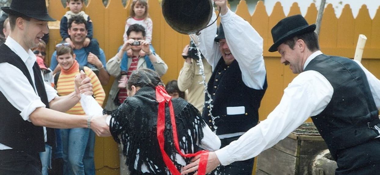 Kiedy jest Lany Poniedziałek 2019? Śmigus-dyngus kochają wszystkie dzieci