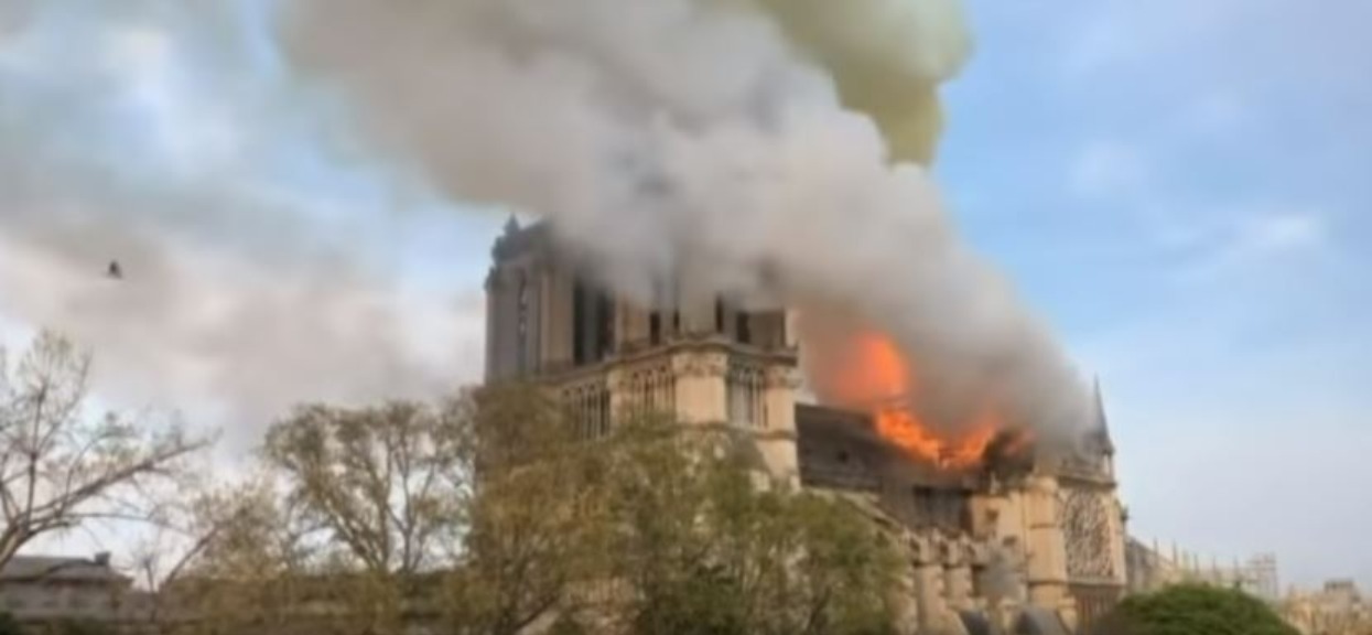 Pożar katedry Notre Dame ugaszony. Jej odbudowa zajmie dziesięciolecia