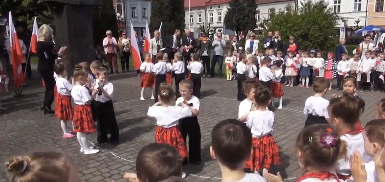 Dzień Flagi - pomysły na zabawy i przedstawienia w przedszkolu