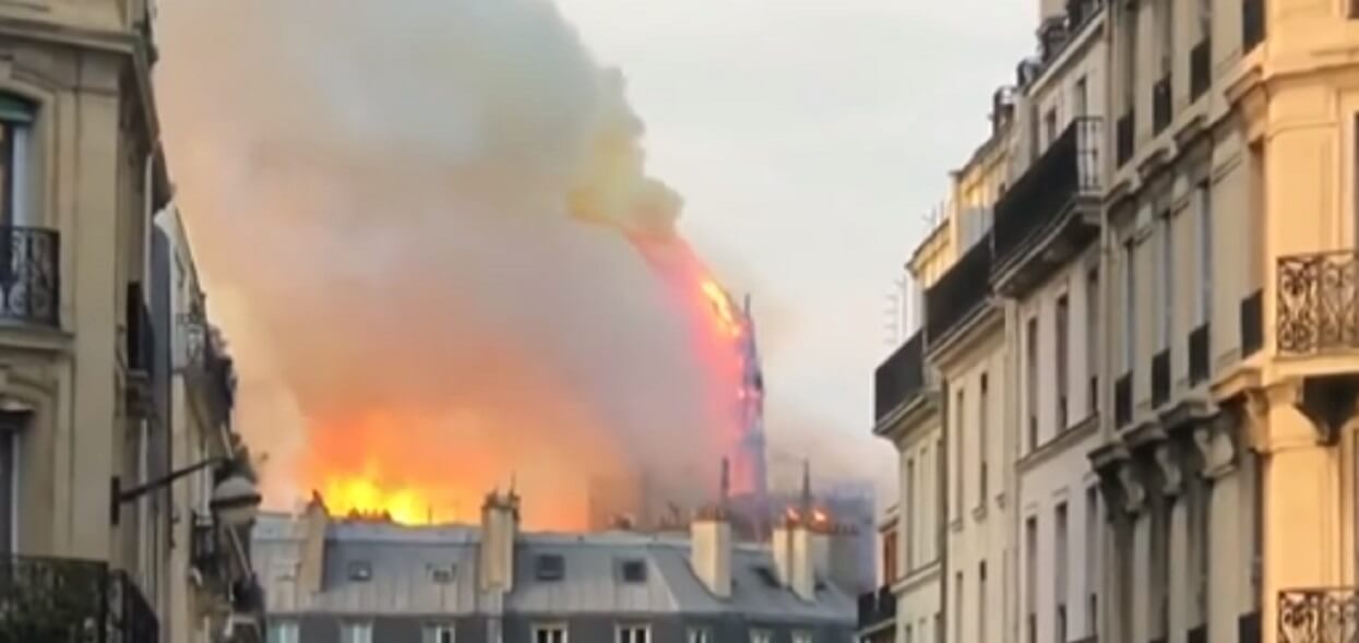 Zdumiewające odkrycie na dachu Notre Dame po pożarze. To prawdziwy cud!