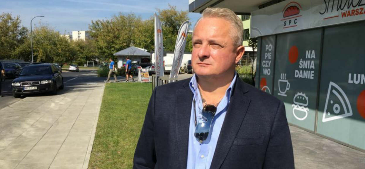 Nauczycieli przyrównuje do terrorystów. Znany milioner chce pozwać szkołę syna, jeśli matury się nie odbędą