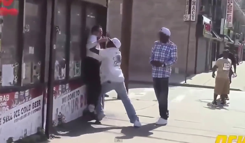 Tak kończą się pranki w dzielnicy czarnoskórych w USA (video)