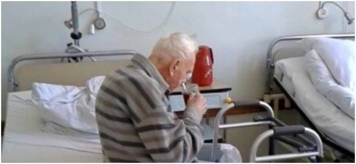 Historia pana Jana rozrywa serce na pół. Marzy tylko o rodzinnych świętach i kąpieli, bliscy go nie chcą