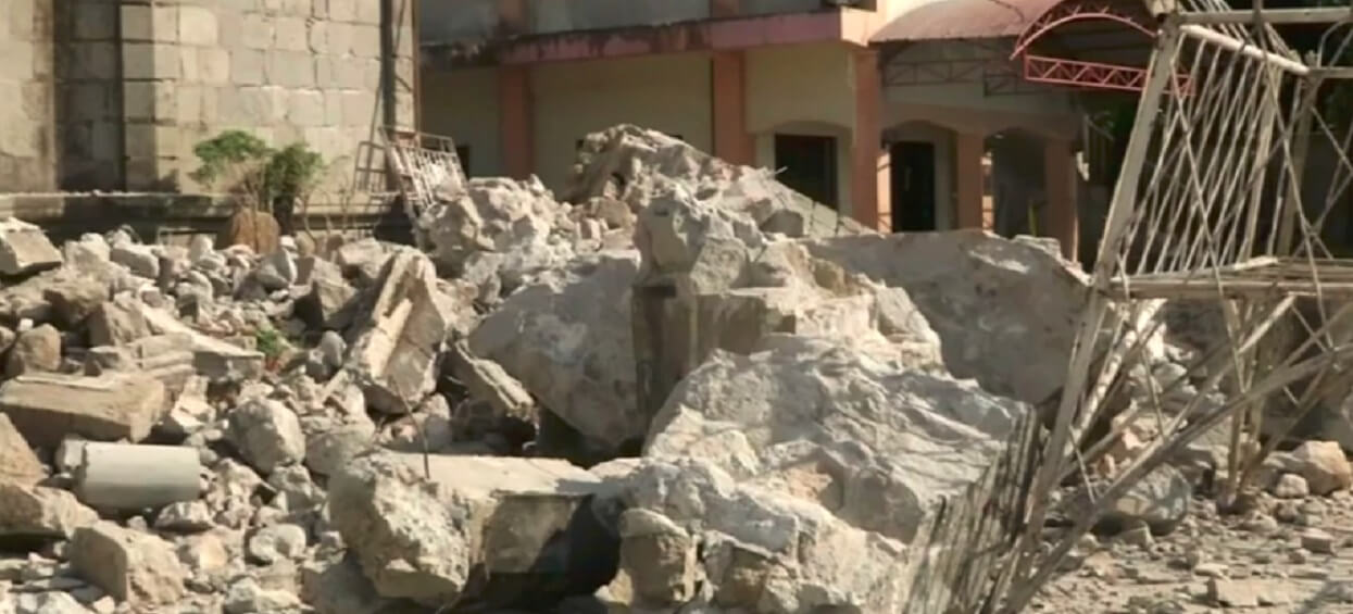 TVN informuje o koszmarze po trzęsieniu. Co najmniej 15 osób nie żyje, ratownicy szukają pod gruzami ocalałych: "Słychać jak płaczą z bólu"