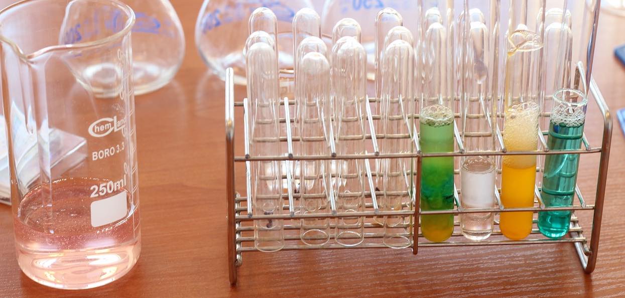 Co można studiować po maturze z chemii? Odpowiadamy