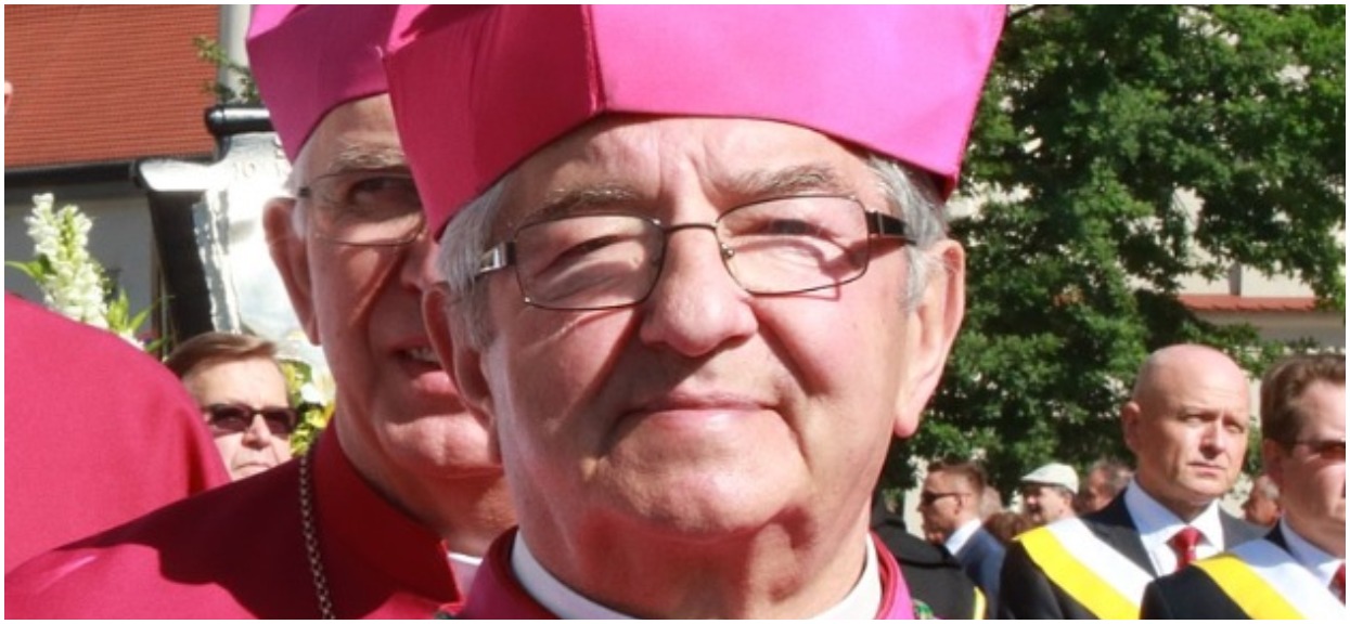 B. premier: abp. Głódź powinien walczyć z alkoholizmem, a nie nauczycielami
