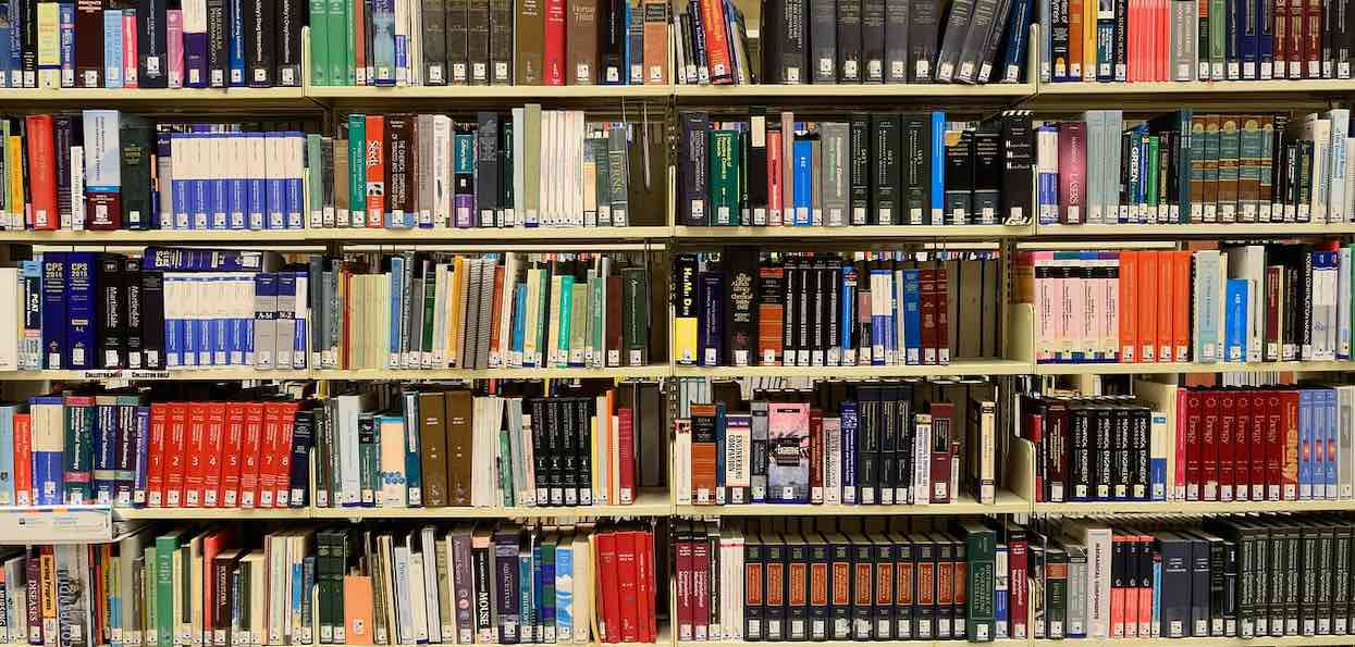 Zalegasz z książką w bibliotece? W maju nie musisz płacić kary za przetrzymanie