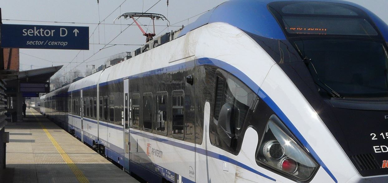 Pasażerowie PKP byli przerażeni tym widokiem. Mężczyzna powiesił się przy dworcu kolejowym