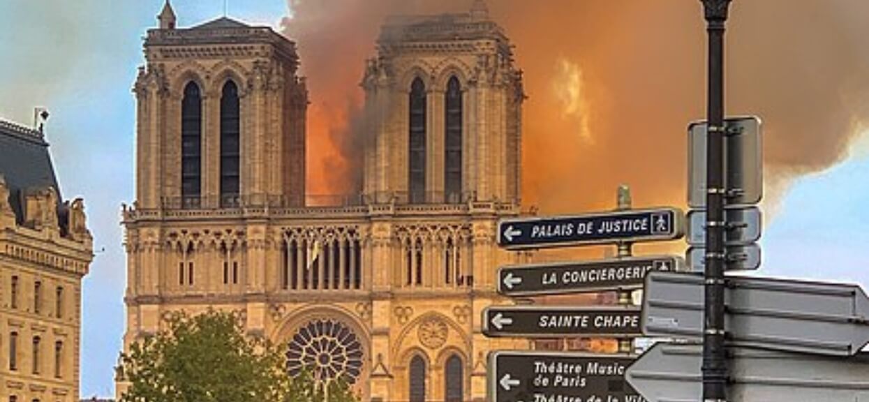 Nowe fakty ws. pożaru Notre Dame. Zignorowano pierwszy alarm przeciwpożarowy