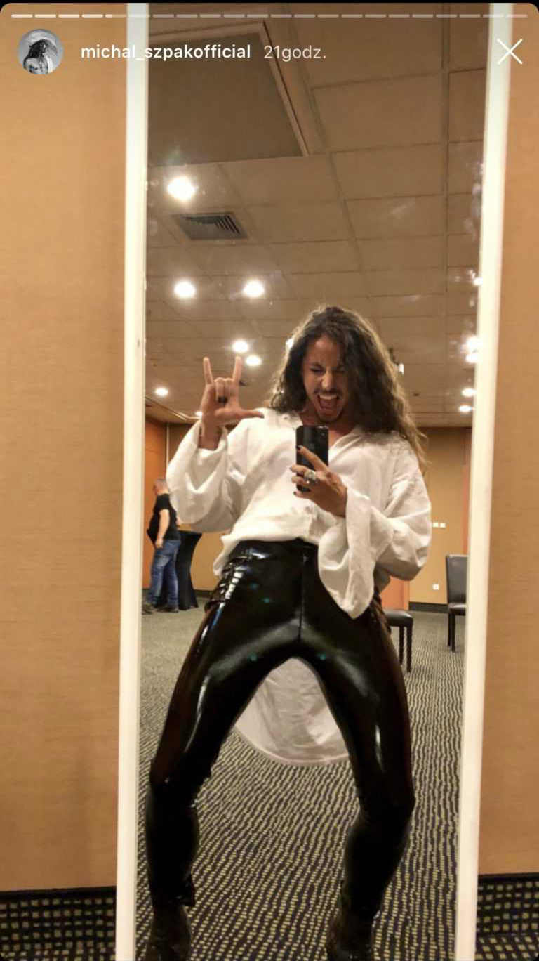 Michał Szpak powalił fanki na kolana. "Że te spodnie nie pękły!"