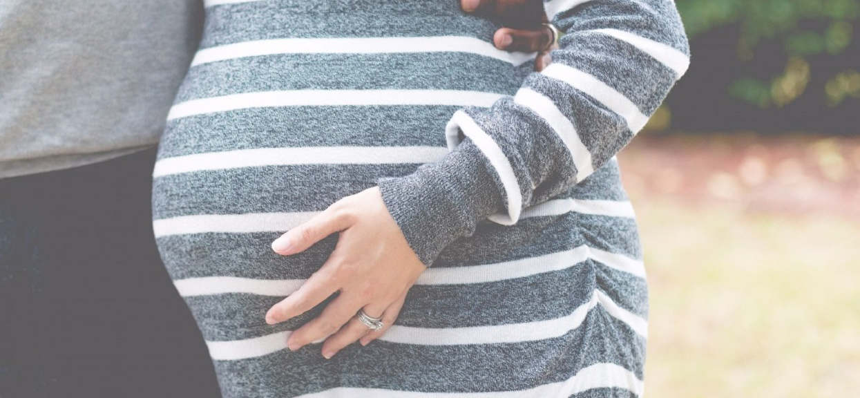 Przed ciążą usunęła 4 żebra. Powód tej decyzji przeraża
