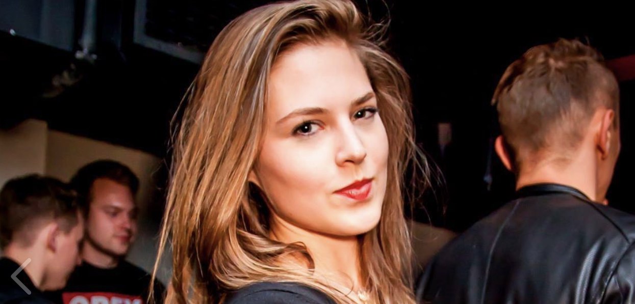 Młoda aktorka M jak miłość ma słynną siostrę. Mało kto wie, że są rodzeństwem