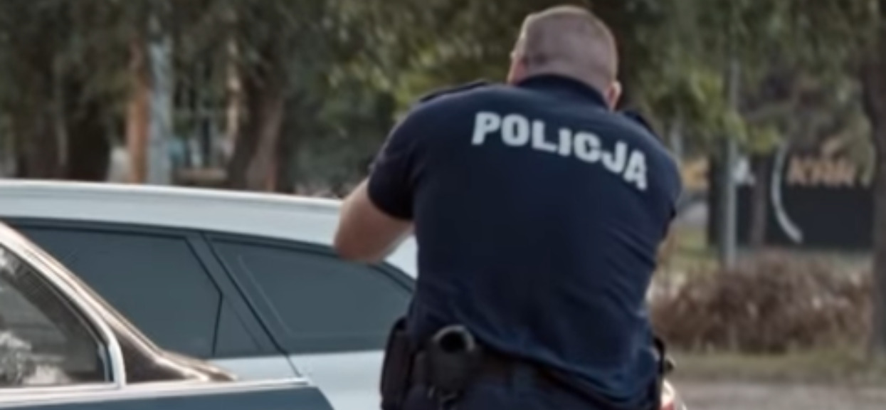 Kukła Żyda zawisła na szubienicy przed komendą. Policjanci nie zareagowali