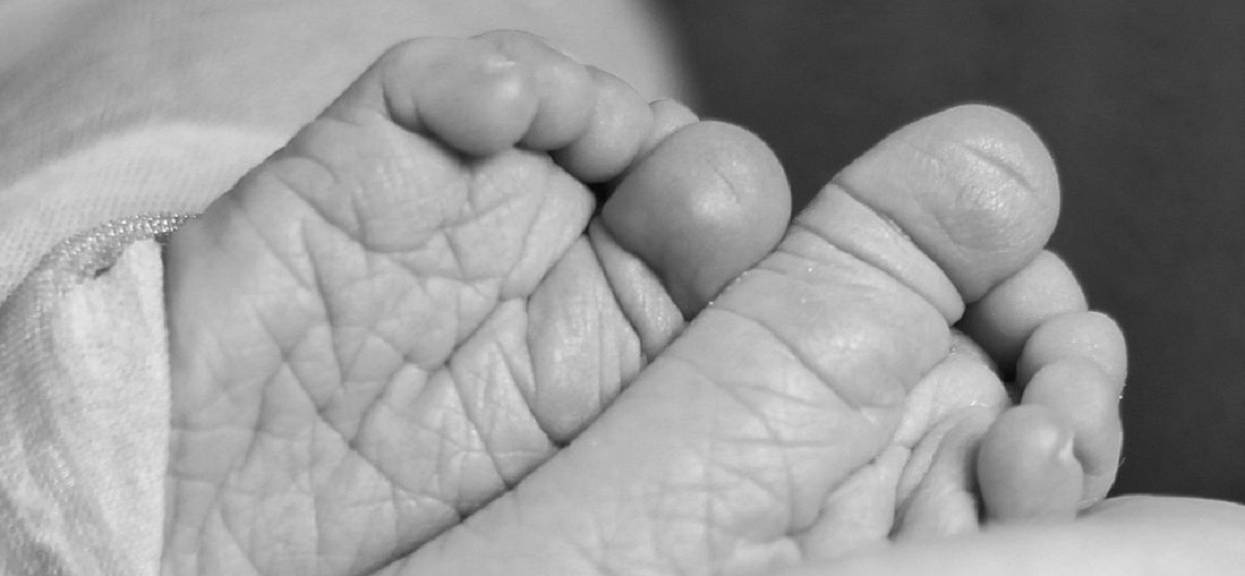 Strażacy dokonali przerażającego odkrycia. 8-miesięczne dziecko utopiło się w toalecie
