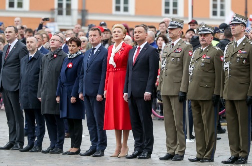 Agata Duda nagle przyciągnęła całą uwagę mediów! Zaskoczyła Polaków stylizacją