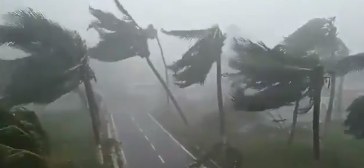 Cyklon Fani uderzył i zbiera żniwo. Wiatr 205km/h - czegoś takiego nie było od 1999 roku