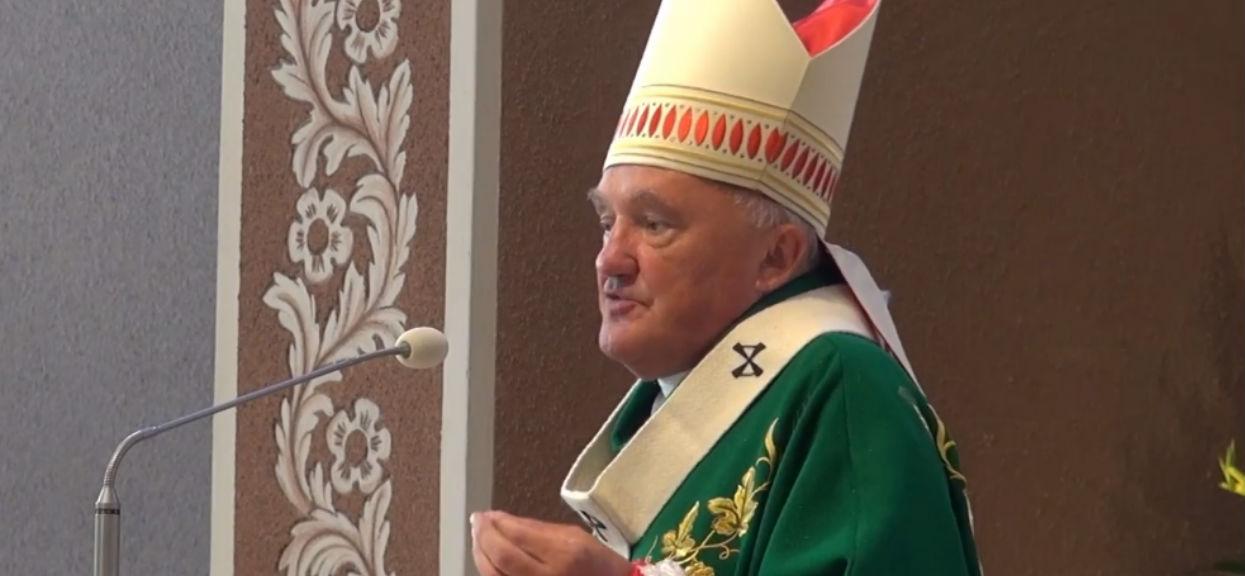 Katedra była przepełniona politykami PiS. Wtedy kardynał zaczął mówić o łamaniu Konstytucji