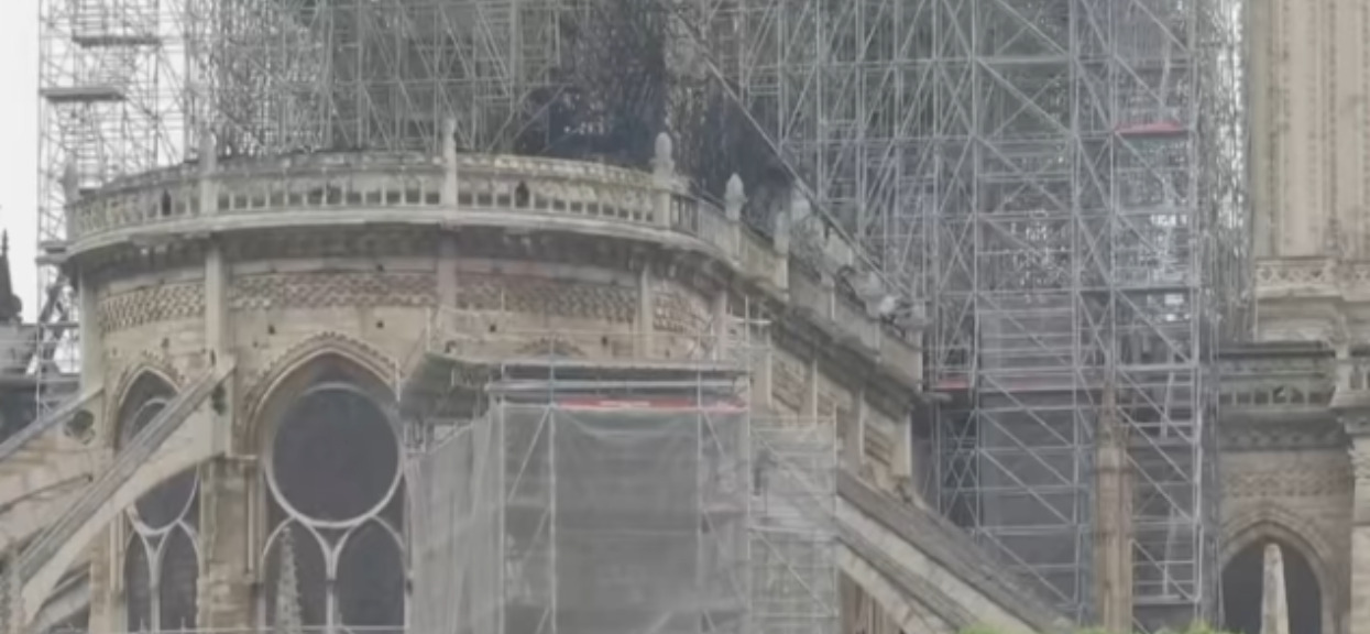 Wyjątkowo przygnębiający widok. Tak dzisiaj wygląda katedra Notre Dame po pożarze (FOTO)