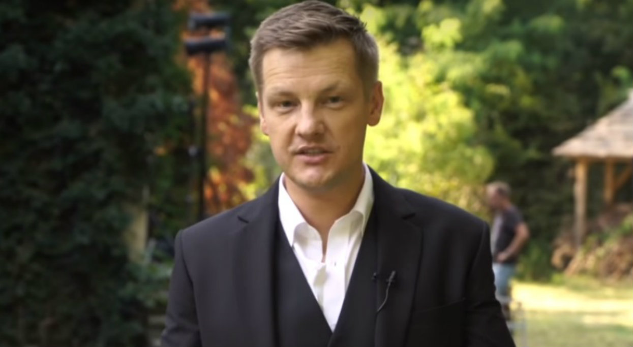 Mroczek ujawnia zaskakujące kulisy "M jak miłość". Okazuje się, że jego córki bliźniaczki nie są nawet rodzeństwem