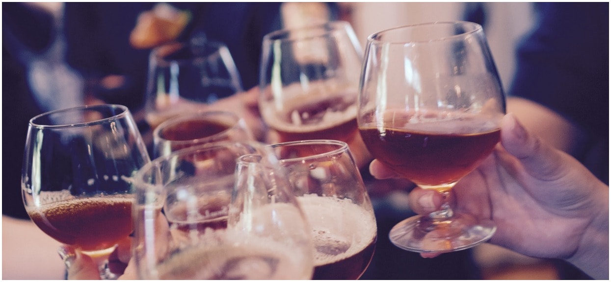 Jeśli odstawisz alkohol, od razu poczujesz różnicę. 5 zmian, które dobrze na Ciebie wpłyną