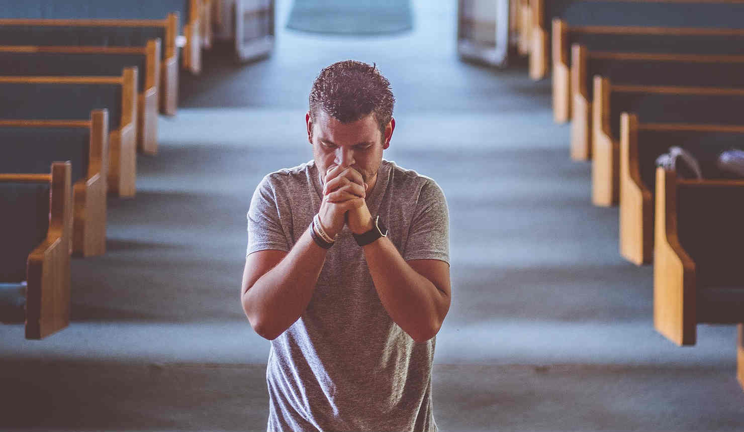 Przebadano 108 państw. Polska globalnym liderem w spadku religijności