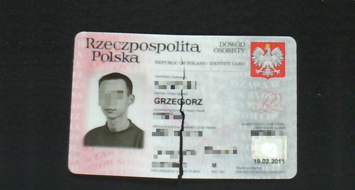 Jak wyrobić dowód osobisty za granicą? Znamy odpowiedź