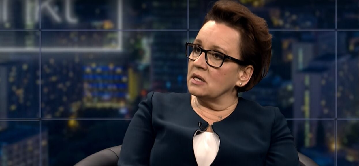 Zalewska odmłodziła się o 15 lat na plakacie wyborczym. Photoshop i mocny makijaż pomogą jej wejść do Europarlamentu?