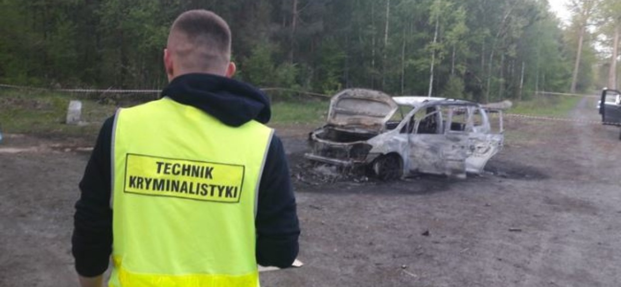Polsat: Policjanci znaleźli zwęglony samochód. Gdy zajrzeli do środka, niemal zwymiotowali